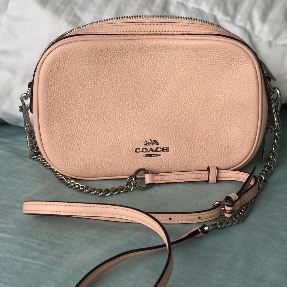 Coach Isla Chain Crossbody purse